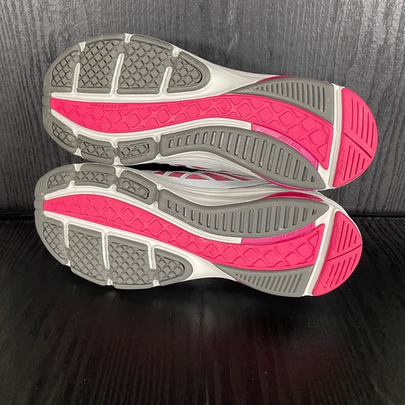 New Balance 847v2 Women’s Size 8 - Picture 9 of 9